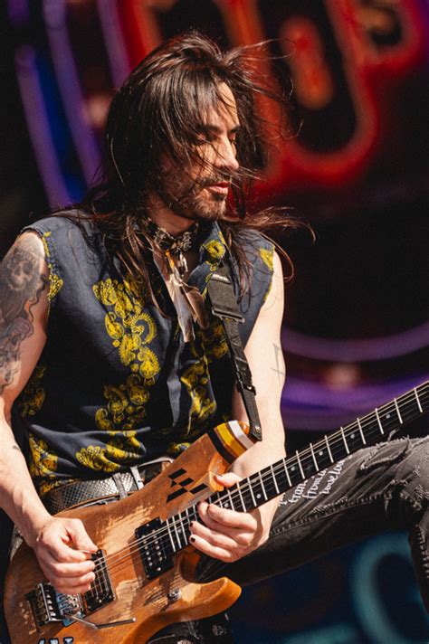 Nuno Bettencourt: o guitarrista português que foi Deus no Rock 